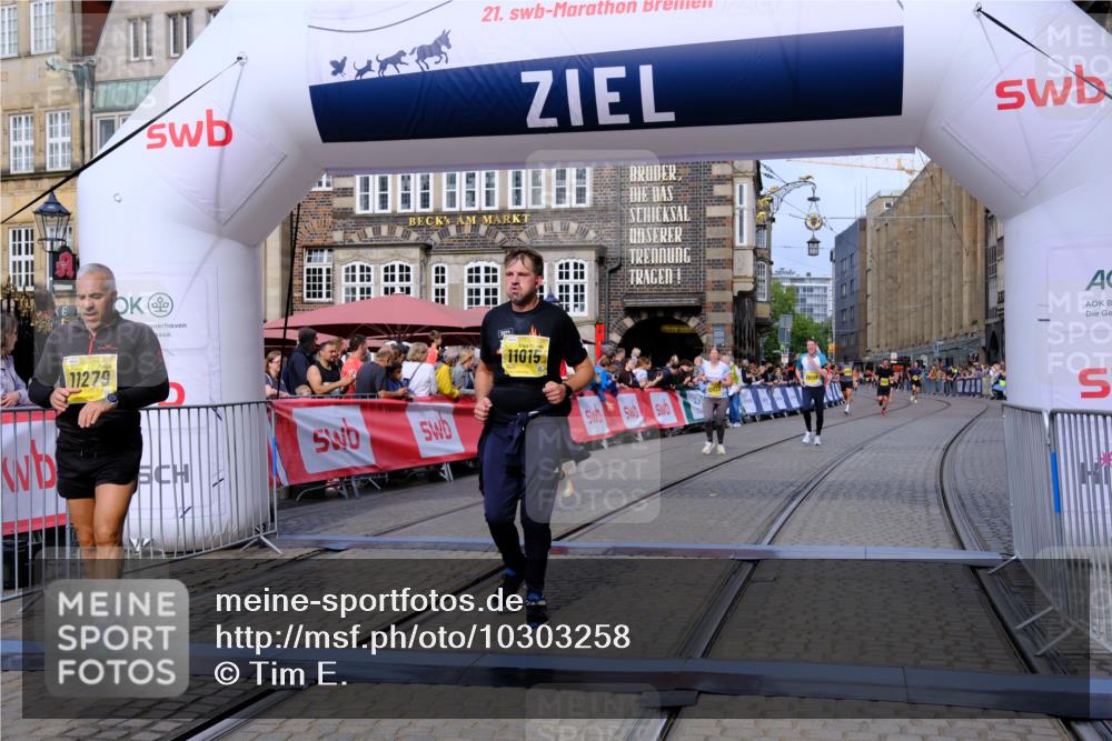 13.09.2026 - 21. swb-Marathon Bremen Tim E. http://msf.ph/oto/10303258 13.09.2026 10:46:04 Ziel 10436, 10464, 10541, 10583, 10987, 11015, 11063, 11279, 11559, 11762, 11845, 12033, 12069, 12087, 13532, 13595, 13628 meine-sportfotos.de