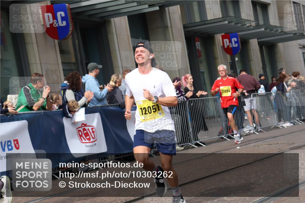 13.09.2026 - 21. swb-Marathon Bremen Strokosch-Dieckow http://msf.ph/oto/10303262 13.09.2026 10:51:16 Ziel 10162, 10281, 10334, 10348, 10381, 10467, 10544, 10763, 10825, 10862, 10984, 11145, 11273, 11542, 11733, 11787, 12329, 12424, 12548, 13631, 10200, 10471, 10515, 10808, 10887, 11087, 11339, 11503, 11537, 11625, 11626, 11801, 11973, 12004, 12051, 12133, 12303, 12351, 12407, 12552 meine-sportfotos.de