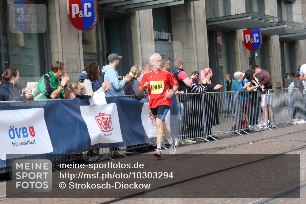 13.09.2026 - 21. swb-Marathon Bremen Strokosch-Dieckow http://msf.ph/oto/10303294 13.09.2026 10:51:18 Ziel 10162, 10281, 10334, 10348, 10467, 10544, 10763, 10825, 10862, 10984, 11145, 11273, 11542, 11733, 11787, 12329, 12424, 12548, 13631, 10200, 10381, 10471, 10515, 10808, 10887, 11339, 11503, 11537, 11625, 11626, 11801, 11973, 12004, 12051, 12133, 12303, 12407, 12552 meine-sportfotos.de