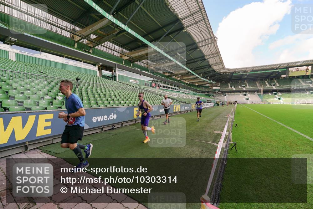 13.09.2026 - 21. swb-Marathon Bremen Michael Burmester http://msf.ph/oto/10303314 13.09.2026 12:46:04 Laufen im Stadion 195, 280, 339, 474, 508, 538, 567, 604, 697, 715, 788, 1017, 1034, 1181, 1241, 1264, 1277, 1301, 1863, 1937, 1975, 2020, 2021, 2084, 2087, 2297, 2809, 2889, 3092, 3196, 3271, 3609, 4110, 4157, 4236, 4777, 5024, 5092, 5238, 5283, 5674, 5719, 5996, 6053, 6686, 6815, 6918, 7206, 7336, 7478, 8054, 8096, 8319, 8325, 8331, 8334, 8670, 8701, 8756, 8936, 8983, 9070, 9129, 9273, 9306, 9495, 9544, 9583, 9642, 9813, 13034, 13168, 439, 1411, 1667, 1822, 1850 meine-sportfotos.de
