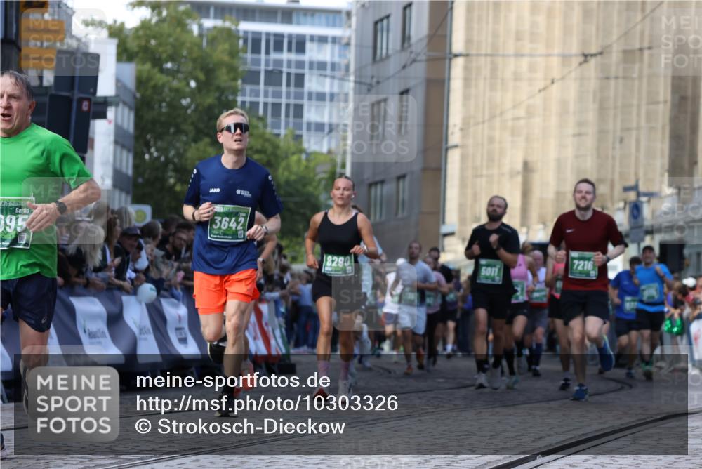13.09.2026 - 21. swb-Marathon Bremen Strokosch-Dieckow http://msf.ph/oto/10303326 13.09.2026 13:23:38 Ziel 1900, 2306, 2427, 2827, 2899, 2961, 3374, 3531, 3729, 3861, 3920, 5820, 5821, 6923, 8045, 8231, 8304, 8732, 8787, 8863, 9436, 9827, 10127, 2288, 2485, 2517, 2560, 3642, 4601, 4671, 5011, 5116, 5231, 6157, 6332, 6648, 7216, 7357, 7475, 8051, 8052, 8095, 8290, 10115, 13197 meine-sportfotos.de