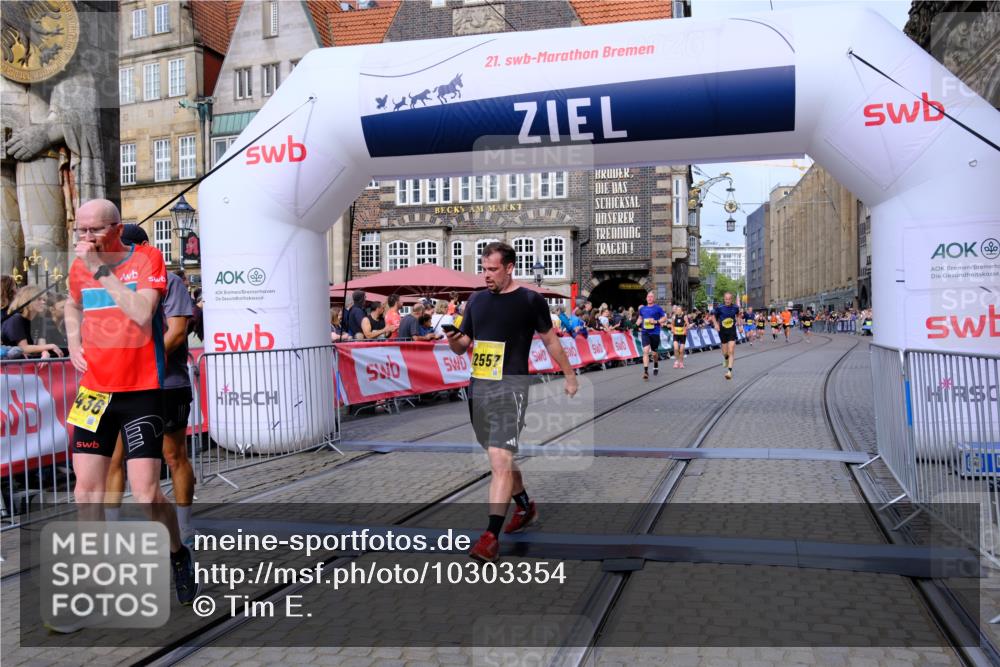 13.09.2026 - 21. swb-Marathon Bremen Tim E. http://msf.ph/oto/10303354 13.09.2026 10:46:15 Ziel 10436, 11015, 11762, 11956, 12033, 12069, 12556, 12557, 13529, 13612 meine-sportfotos.de