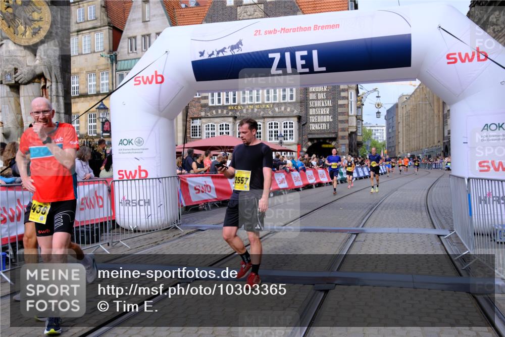 13.09.2026 - 21. swb-Marathon Bremen Tim E. http://msf.ph/oto/10303365 13.09.2026 10:46:15 Ziel 10436, 11015, 11762, 11956, 12033, 12069, 12556, 12557, 13529, 13612 meine-sportfotos.de