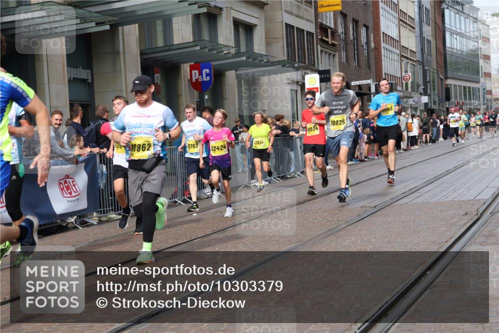 13.09.2026 - 21. swb-Marathon Bremen Strokosch-Dieckow http://msf.ph/oto/10303379 13.09.2026 10:51:21 Ziel 10162, 10183, 10281, 10334, 10348, 10467, 10544, 10641, 10763, 10862, 11145, 11273, 11542, 11685, 11733, 11777, 11787, 12329, 12424, 13631, 10381, 10471, 10515, 10808, 10825, 10862, 10887, 10984, 11339, 11503, 11537, 11625, 11626, 11801, 11973, 12051, 12133, 12303, 12548, 12552 meine-sportfotos.de