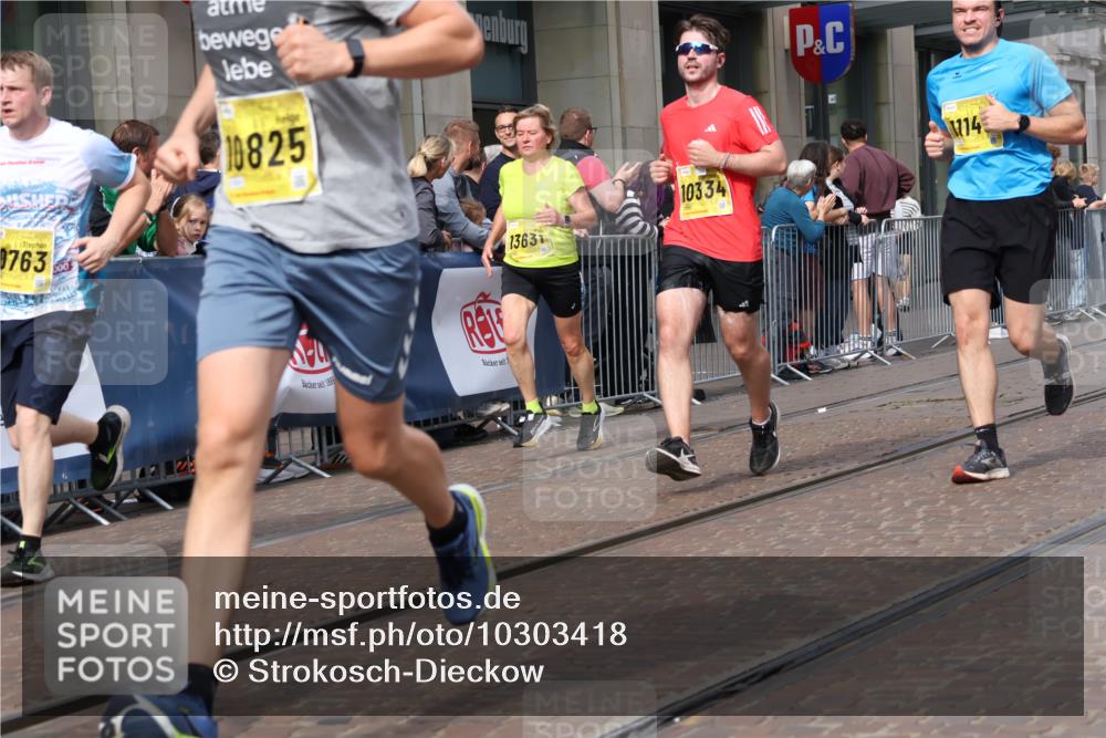 13.09.2026 - 21. swb-Marathon Bremen Strokosch-Dieckow http://msf.ph/oto/10303418 13.09.2026 10:51:24 Ziel 10162, 10183, 10281, 10334, 10348, 10467, 10641, 10763, 11145, 11273, 11542, 11685, 11733, 11777, 11784, 11787, 11962, 12329, 13631, 10381, 10471, 10515, 10544, 10763, 10808, 10825, 10862, 10887, 10984, 11339, 11503, 11537, 11801, 11973, 12051, 12133, 12424, 12548, 12552 meine-sportfotos.de