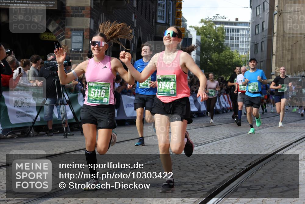 13.09.2026 - 21. swb-Marathon Bremen Strokosch-Dieckow http://msf.ph/oto/10303422 13.09.2026 13:23:47 Ziel 135, 672, 2371, 2409, 2490, 2627, 2899, 3078, 3138, 3173, 3531, 3856, 3861, 3939, 5820, 5821, 6843, 6848, 6923, 8560, 8863, 9088, 9196, 9436, 10127, 342, 2210, 2288, 2517, 3044, 4671, 5104, 5146, 5397, 5623, 6332, 6772, 7094, 7105, 7357, 7475, 7761, 8051, 8052, 10059, 10115, 13007, 13197 meine-sportfotos.de