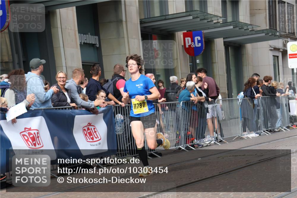 13.09.2026 - 21. swb-Marathon Bremen Strokosch-Dieckow http://msf.ph/oto/10303454 13.09.2026 10:51:28 Ziel 10162, 10183, 10281, 10348, 10467, 10641, 11273, 11277, 11542, 11685, 11733, 11777, 11784, 11787, 11962, 12329, 12349, 10334, 10381, 10471, 10515, 10544, 10763, 10808, 10825, 10862, 10887, 10984, 11145, 11503, 11537, 11787, 11801, 11973, 12051, 12133, 12424, 12548, 12552, 13631 meine-sportfotos.de