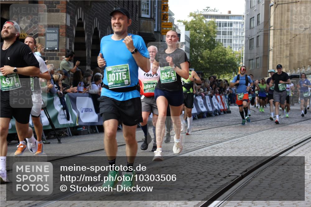 13.09.2026 - 21. swb-Marathon Bremen Strokosch-Dieckow http://msf.ph/oto/10303506 13.09.2026 13:23:50 Ziel 135, 672, 2371, 2409, 2485, 2490, 2560, 2627, 3078, 3138, 3173, 3531, 3856, 3861, 3939, 5820, 5821, 5908, 6843, 6848, 6923, 8560, 8863, 9088, 9196, 9436, 102, 342, 2210, 2370, 2517, 2967, 3044, 5104, 5146, 5397, 5623, 6772, 7094, 7105, 7357, 7761, 8051, 8052, 8179, 10059, 13007, 13197, 13219 meine-sportfotos.de
