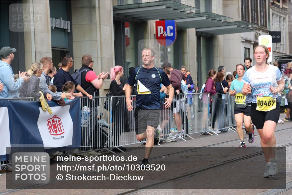 13.09.2026 - 21. swb-Marathon Bremen Strokosch-Dieckow http://msf.ph/oto/10303520 13.09.2026 10:51:38 Ziel 10162, 10183, 10218, 10281, 10467, 10588, 10641, 11273, 11277, 11285, 11376, 11487, 11542, 11555, 11685, 11733, 11777, 11784, 11869, 11877, 11962, 12349, 10334, 10348, 10381, 10467, 10544, 10763, 10825, 10862, 10887, 10984, 11145, 11273, 11787, 12051, 12329, 12424, 12548, 13631 meine-sportfotos.de