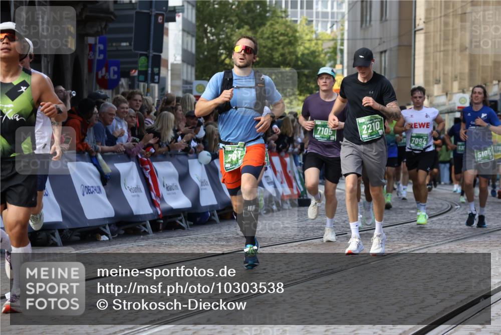 13.09.2026 - 21. swb-Marathon Bremen Strokosch-Dieckow http://msf.ph/oto/10303538 13.09.2026 13:23:52 Ziel 135, 672, 2371, 2409, 2485, 2490, 2560, 2627, 3078, 3138, 3173, 3531, 3856, 3861, 3939, 5908, 6157, 6843, 6848, 6923, 8095, 8560, 8863, 9088, 9196, 102, 342, 1199, 2210, 2370, 2517, 2967, 3044, 3372, 5104, 5146, 5257, 5397, 5623, 6772, 7094, 7105, 7357, 7761, 8051, 8052, 8179, 10059, 13007, 13219 meine-sportfotos.de