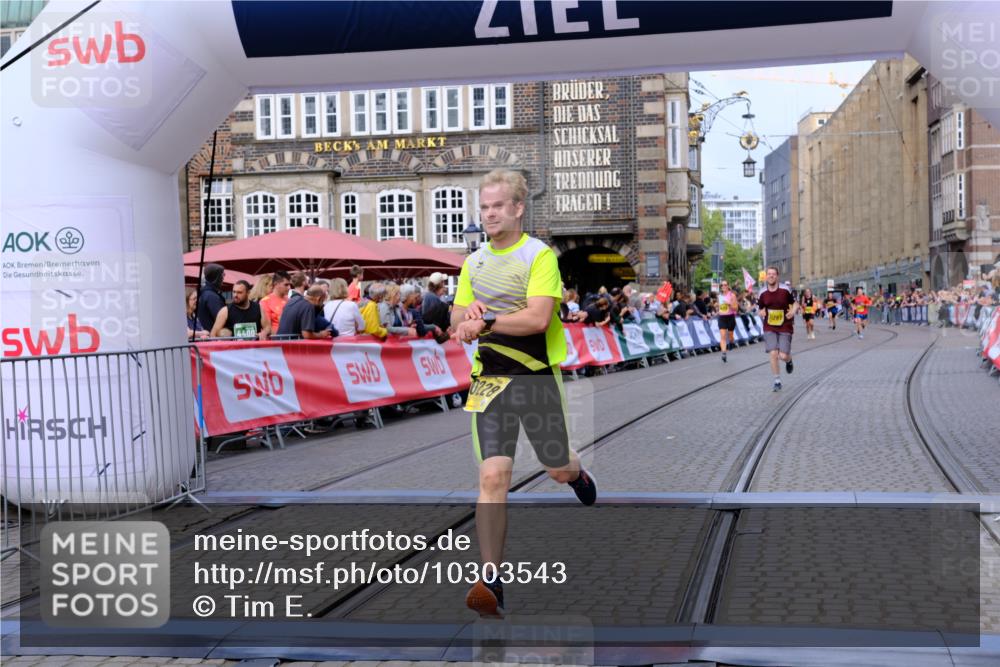 13.09.2026 - 21. swb-Marathon Bremen Tim E. http://msf.ph/oto/10303543 13.09.2026 10:46:39 Ziel 10228, 11110, 11287, 11356, 11706, 11925, 11926, 13609, 13640 meine-sportfotos.de