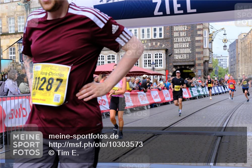 13.09.2026 - 21. swb-Marathon Bremen Tim E. http://msf.ph/oto/10303573 13.09.2026 10:46:45 Ziel 10228, 10590, 10897, 11110, 11155, 11287, 11356, 11926, 12035, 13511 meine-sportfotos.de