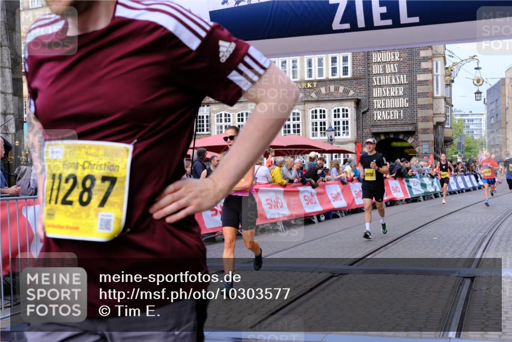 13.09.2026 - 21. swb-Marathon Bremen Tim E. http://msf.ph/oto/10303577 13.09.2026 10:46:45 Ziel 10228, 10590, 10897, 11110, 11155, 11287, 11356, 11926, 12035, 13511 meine-sportfotos.de