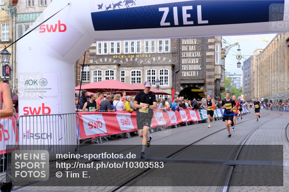 13.09.2026 - 21. swb-Marathon Bremen Tim E. http://msf.ph/oto/10303583 13.09.2026 10:46:46 Ziel 10228, 10590, 10897, 11110, 11155, 11287, 11356, 11926, 12035, 13511 meine-sportfotos.de