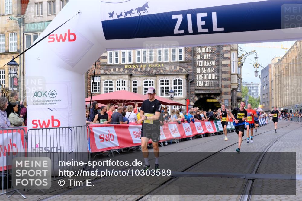 13.09.2026 - 21. swb-Marathon Bremen Tim E. http://msf.ph/oto/10303589 13.09.2026 10:46:47 Ziel 10228, 10590, 10897, 11110, 11155, 11287, 11356, 12035, 13511 meine-sportfotos.de