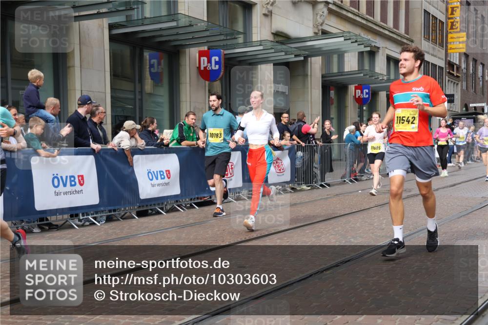 13.09.2026 - 21. swb-Marathon Bremen Strokosch-Dieckow http://msf.ph/oto/10303603 13.09.2026 10:51:43 Ziel 10183, 10218, 10588, 10641, 11277, 11285, 11376, 11487, 11555, 11685, 11777, 11784, 11869, 11877, 11962, 12349, 10162, 10281, 10334, 10348, 10467, 10544, 10763, 10825, 10862, 10984, 11145, 11273, 11542, 11733, 11787, 12329, 12424, 12548, 13631 meine-sportfotos.de