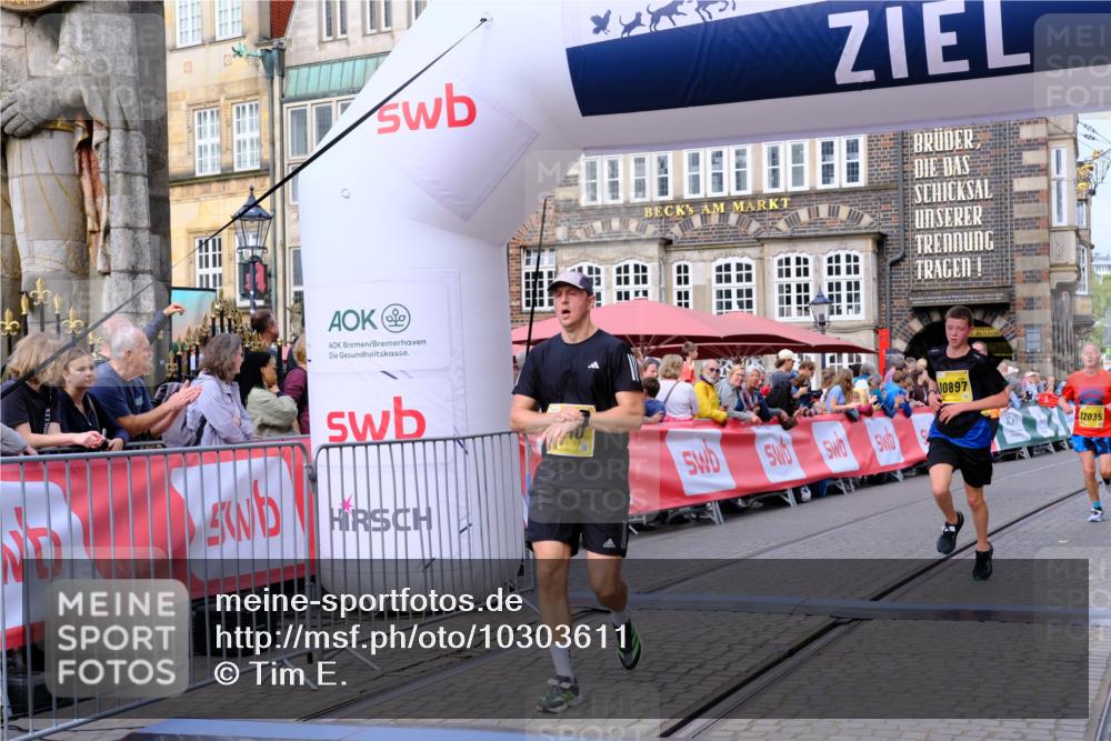 13.09.2026 - 21. swb-Marathon Bremen Tim E. http://msf.ph/oto/10303611 13.09.2026 10:46:48 Ziel 10228, 10590, 10897, 11110, 11155, 11287, 11356, 12035, 13511 meine-sportfotos.de
