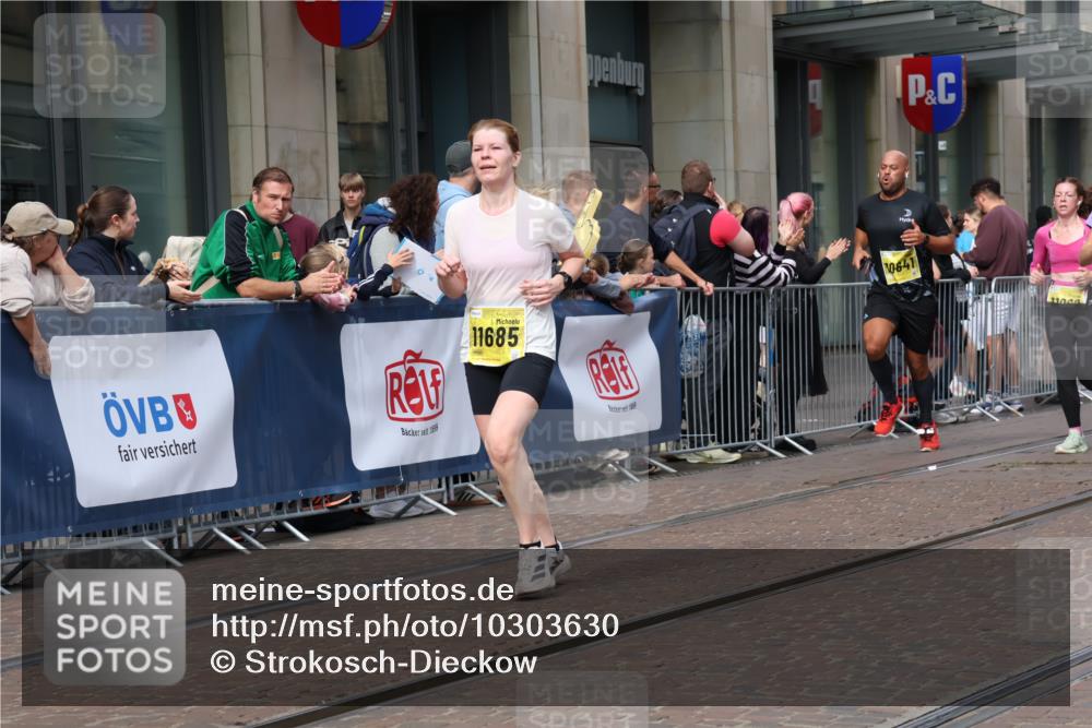 13.09.2026 - 21. swb-Marathon Bremen Strokosch-Dieckow http://msf.ph/oto/10303630 13.09.2026 10:51:45 Ziel 10218, 10588, 11277, 11285, 11371, 11376, 11487, 11555, 11685, 11784, 11869, 11877, 11962, 12349, 13578, 10162, 10183, 10281, 10334, 10348, 10467, 10544, 10641, 10763, 10862, 11145, 11273, 11542, 11685, 11733, 11777, 11787, 12329, 12424, 13631 meine-sportfotos.de