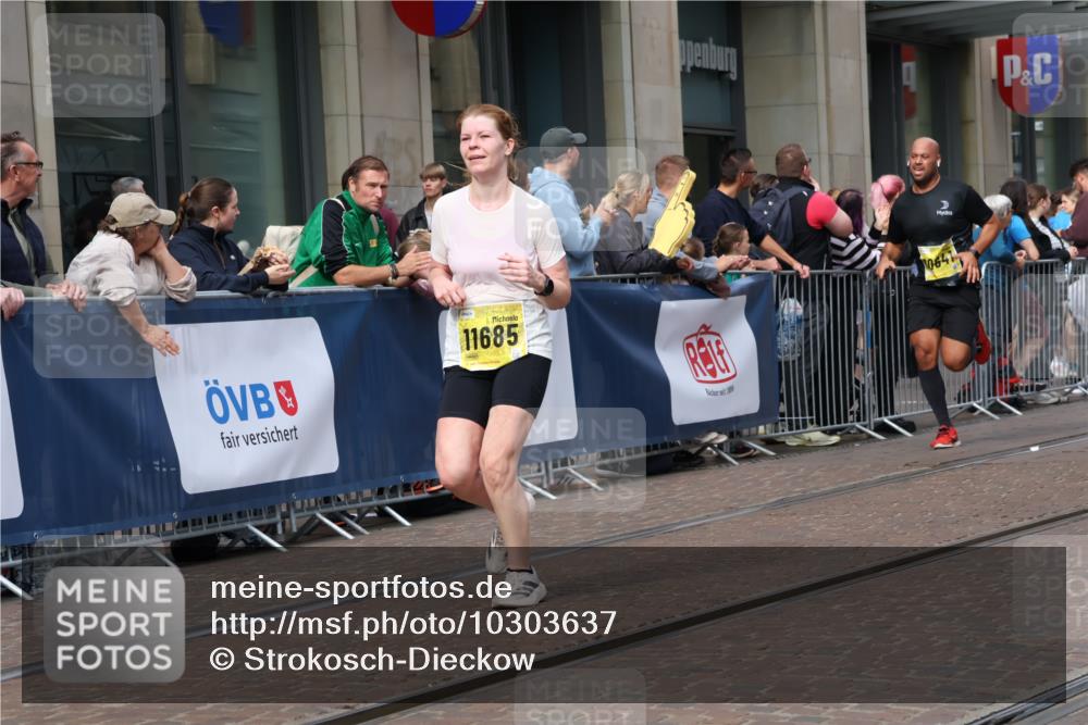 13.09.2026 - 21. swb-Marathon Bremen Strokosch-Dieckow http://msf.ph/oto/10303637 13.09.2026 10:51:45 Ziel 10218, 10588, 11277, 11285, 11371, 11376, 11487, 11555, 11685, 11784, 11869, 11877, 11962, 12349, 13578, 10162, 10183, 10281, 10334, 10348, 10467, 10544, 10641, 10763, 10862, 11145, 11273, 11542, 11685, 11733, 11777, 11787, 12329, 12424, 13631 meine-sportfotos.de