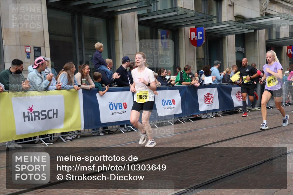 13.09.2026 - 21. swb-Marathon Bremen Strokosch-Dieckow http://msf.ph/oto/10303649 13.09.2026 10:51:46 Ziel 10218, 10588, 11277, 11285, 11371, 11376, 11487, 11555, 11784, 11869, 11877, 11962, 12349, 13578, 10162, 10183, 10281, 10334, 10348, 10467, 10544, 10641, 10763, 10862, 11145, 11273, 11542, 11685, 11733, 11777, 11787, 12329, 12424, 13631 meine-sportfotos.de