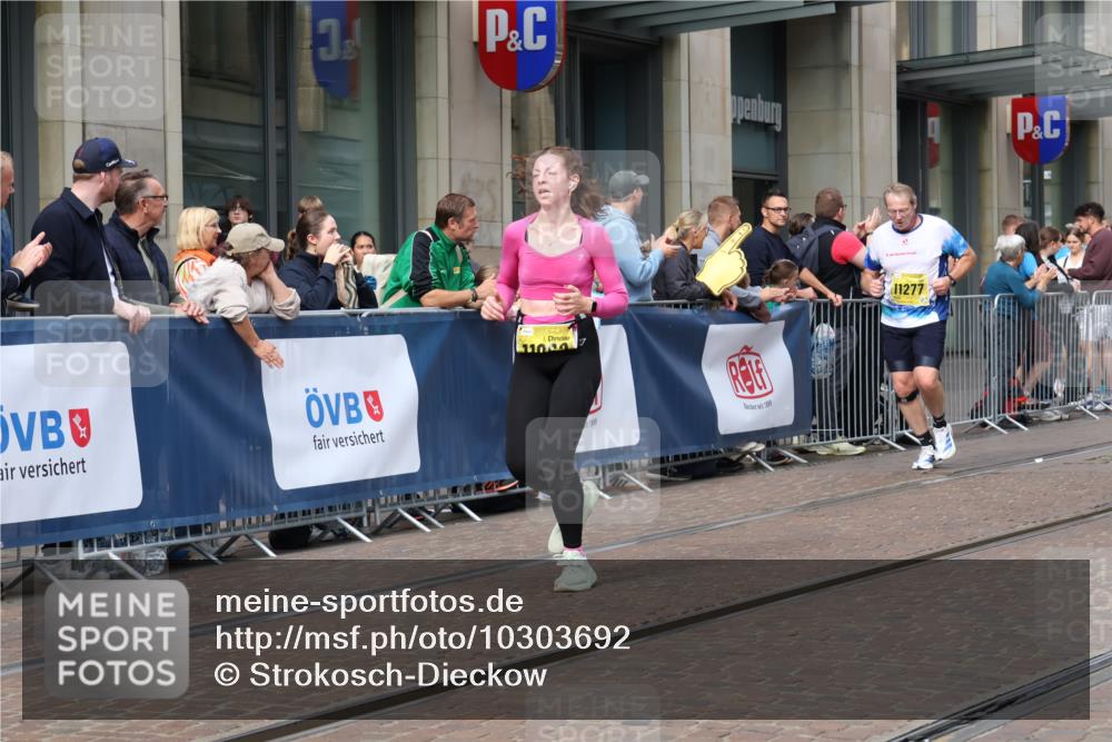 13.09.2026 - 21. swb-Marathon Bremen Strokosch-Dieckow http://msf.ph/oto/10303692 13.09.2026 10:51:48 Ziel 10218, 10588, 11277, 11285, 11371, 11376, 11487, 11555, 11784, 11869, 11877, 11962, 12319, 12349, 13578, 10162, 10183, 10281, 10334, 10348, 10467, 10641, 10763, 11145, 11273, 11542, 11685, 11733, 11777, 11784, 11787, 12329, 12424, 13631 meine-sportfotos.de