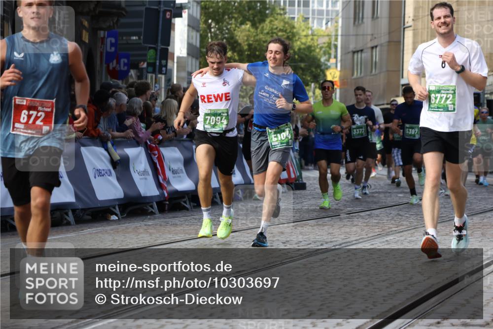 13.09.2026 - 21. swb-Marathon Bremen Strokosch-Dieckow http://msf.ph/oto/10303697 13.09.2026 13:23:56 Ziel 135, 672, 2371, 2409, 2485, 2490, 2560, 2627, 3078, 3138, 3173, 3642, 3856, 3861, 3939, 4601, 5231, 5908, 6157, 6843, 6848, 7216, 8095, 8290, 8560, 9088, 9196, 102, 776, 909, 1199, 2210, 2370, 2967, 3044, 3372, 5104, 5208, 5257, 5397, 5481, 5623, 6105, 6772, 7059, 7094, 8082, 8179, 9087, 13219 meine-sportfotos.de