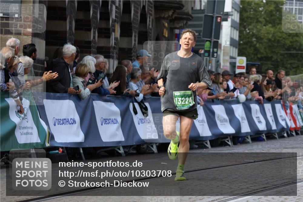 13.09.2026 - 21. swb-Marathon Bremen Strokosch-Dieckow http://msf.ph/oto/10303708 13.09.2026 12:56:29 Ziel 250, 6630, 901, 1212, 1288, 4936, 13224 meine-sportfotos.de