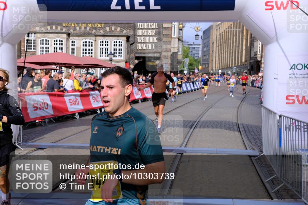 13.09.2026 - 21. swb-Marathon Bremen Tim E. http://msf.ph/oto/10303739 13.09.2026 10:47:09 Ziel 10289, 10445, 10504, 11199, 11212, 11344, 11608, 11661, 11783, 12364, 12375 meine-sportfotos.de