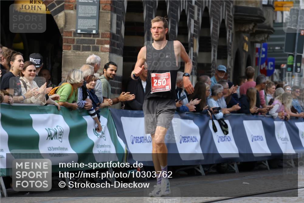 13.09.2026 - 21. swb-Marathon Bremen Strokosch-Dieckow http://msf.ph/oto/10303762 13.09.2026 12:56:36 Ziel 250, 6630, 901, 1288 meine-sportfotos.de