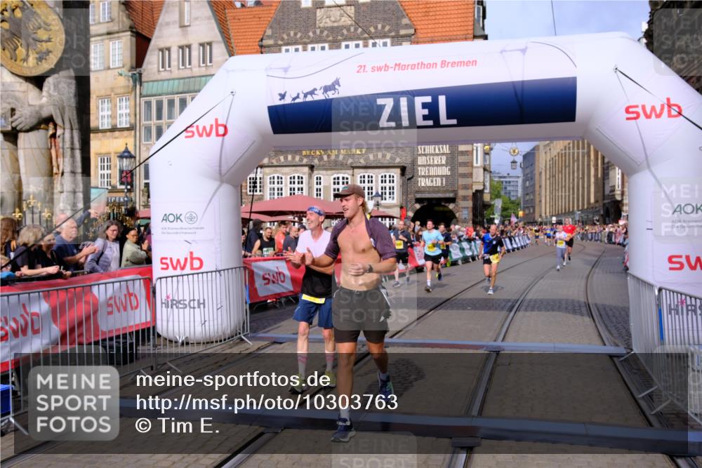 13.09.2026 - 21. swb-Marathon Bremen Tim E. http://msf.ph/oto/10303763 13.09.2026 10:47:11 Ziel 10289, 10445, 10504, 11060, 11199, 11212, 11344, 11608, 11661, 11783, 12364, 12375 meine-sportfotos.de