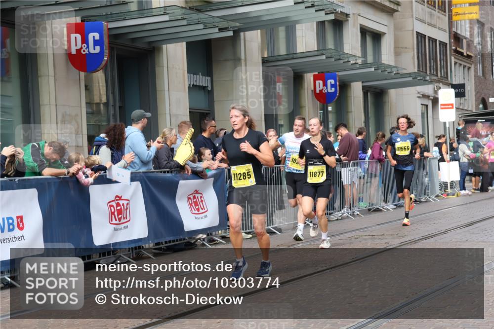 13.09.2026 - 21. swb-Marathon Bremen Strokosch-Dieckow http://msf.ph/oto/10303774 13.09.2026 10:51:52 Ziel 10218, 10588, 11277, 11285, 11371, 11376, 11487, 11555, 11610, 11869, 11877, 12319, 13578, 10162, 10183, 10281, 10348, 10467, 10641, 11273, 11277, 11542, 11685, 11733, 11777, 11784, 11787, 11962, 12329, 12349 meine-sportfotos.de