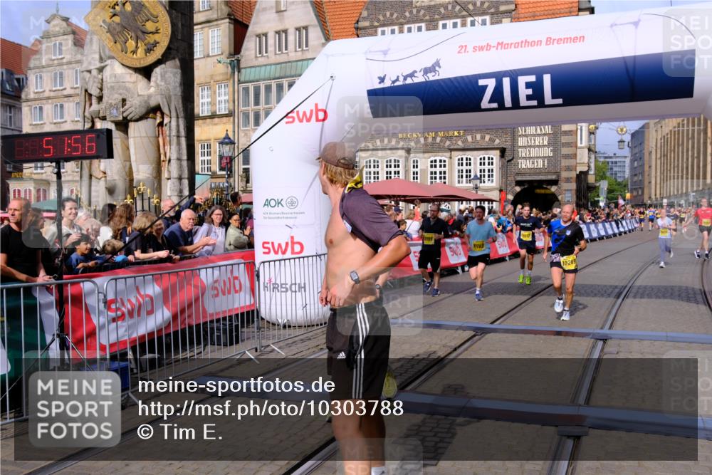 13.09.2026 - 21. swb-Marathon Bremen Tim E. http://msf.ph/oto/10303788 13.09.2026 10:47:12 Ziel 10289, 10445, 10504, 11060, 11199, 11212, 11344, 11608, 11661, 11783, 12364, 12375 meine-sportfotos.de