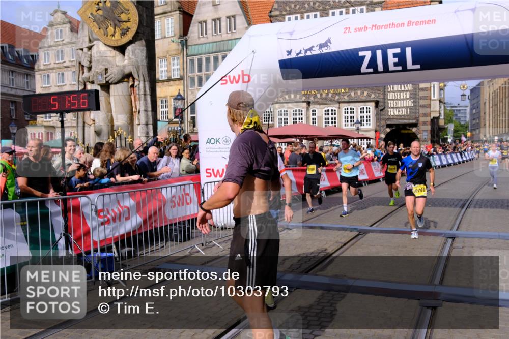 13.09.2026 - 21. swb-Marathon Bremen Tim E. http://msf.ph/oto/10303793 13.09.2026 10:47:13 Ziel 10289, 10445, 10504, 11060, 11199, 11212, 11344, 11608, 11661, 11783, 12364, 12375 meine-sportfotos.de
