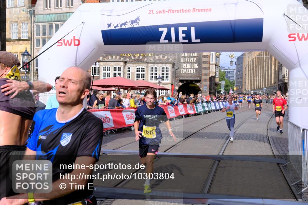 13.09.2026 - 21. swb-Marathon Bremen Tim E. http://msf.ph/oto/10303804 13.09.2026 10:47:14 Ziel 10289, 10445, 10504, 11060, 11199, 11212, 11344, 11608, 11661, 11783, 12364, 12375 meine-sportfotos.de