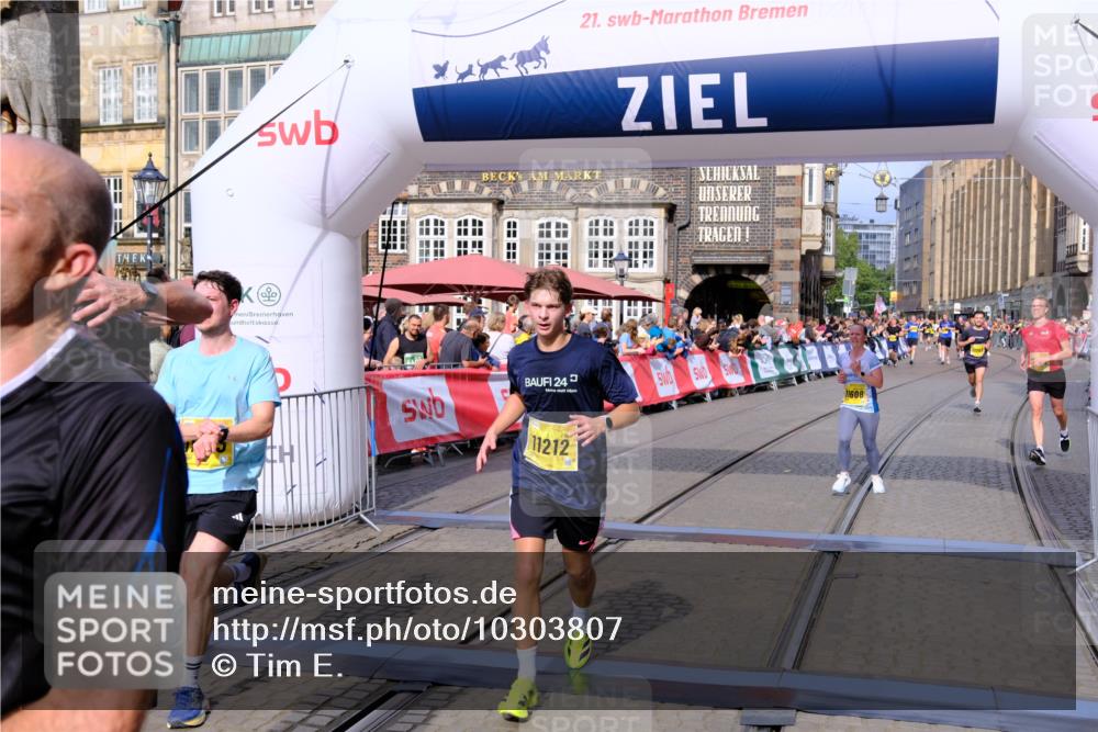 13.09.2026 - 21. swb-Marathon Bremen Tim E. http://msf.ph/oto/10303807 13.09.2026 10:47:15 Ziel 10289, 10445, 10504, 11060, 11199, 11212, 11344, 11608, 11661, 11783, 12364, 12375, 13613 meine-sportfotos.de