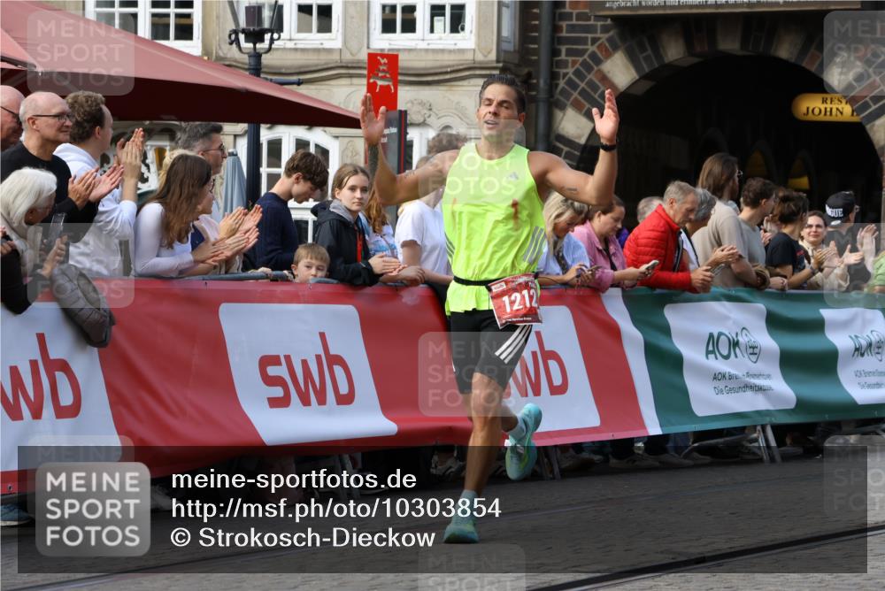 13.09.2026 - 21. swb-Marathon Bremen Strokosch-Dieckow http://msf.ph/oto/10303854 13.09.2026 12:56:58 Ziel 901, 1212, 1288, 4936, 13224, 365, 573, 850, 3368 meine-sportfotos.de