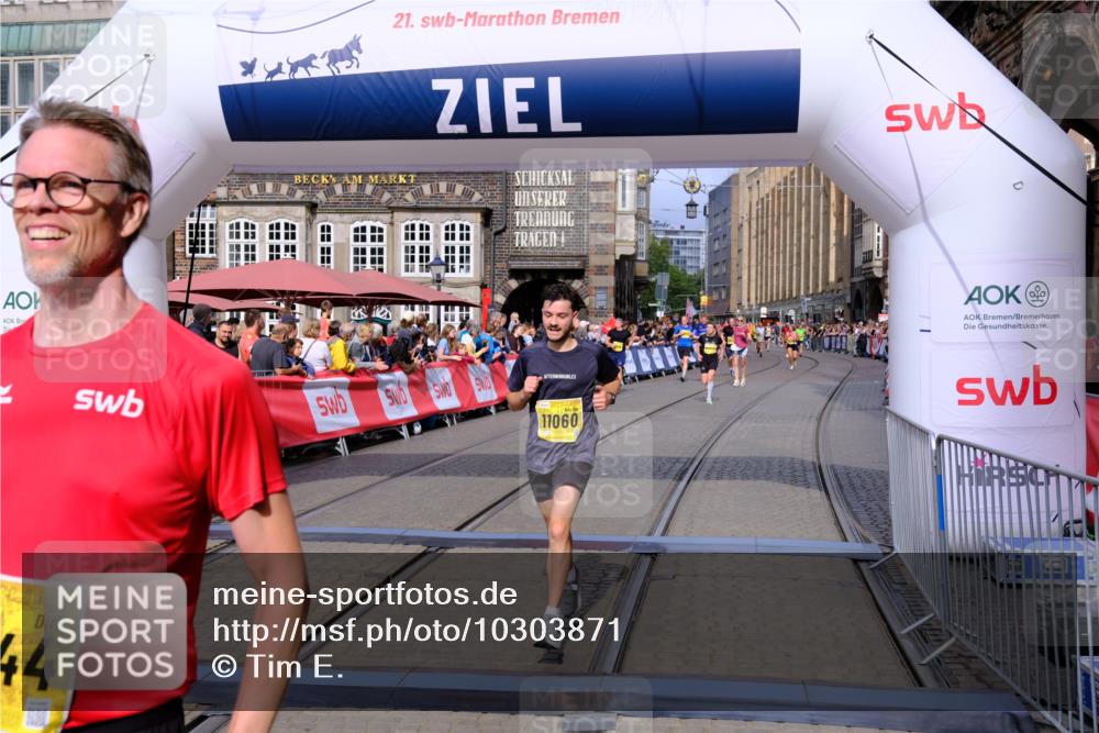 13.09.2026 - 21. swb-Marathon Bremen Tim E. http://msf.ph/oto/10303871 13.09.2026 10:47:19 Ziel 10289, 10445, 10504, 10744, 11060, 11199, 11212, 11344, 11608, 11650, 11651, 11661, 11783, 11814, 12364, 12375, 12415, 12470, 13613 meine-sportfotos.de