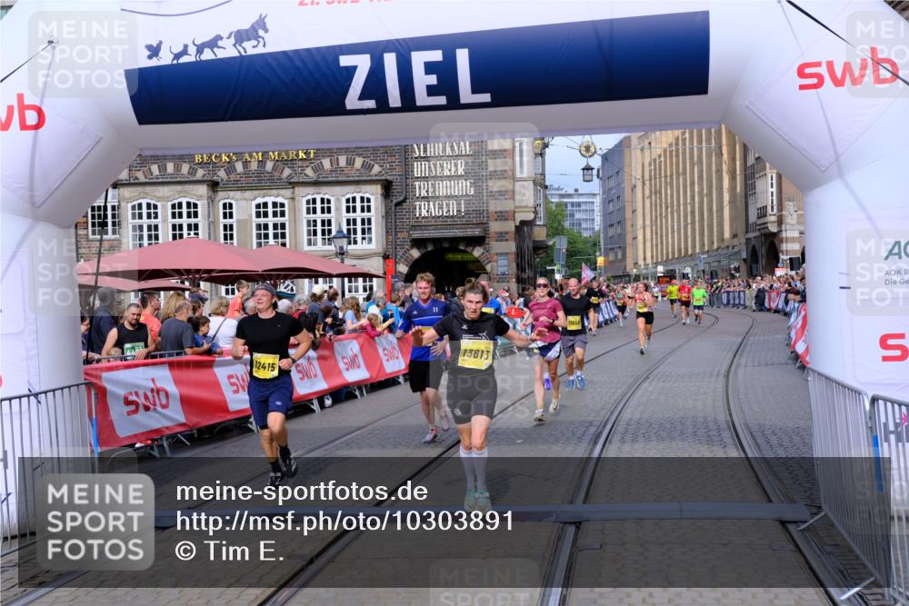 13.09.2026 - 21. swb-Marathon Bremen Tim E. http://msf.ph/oto/10303891 13.09.2026 10:47:23 Ziel 10289, 10744, 11060, 11199, 11212, 11344, 11608, 11650, 11651, 11783, 11814, 12415, 12470, 13589, 13613 meine-sportfotos.de