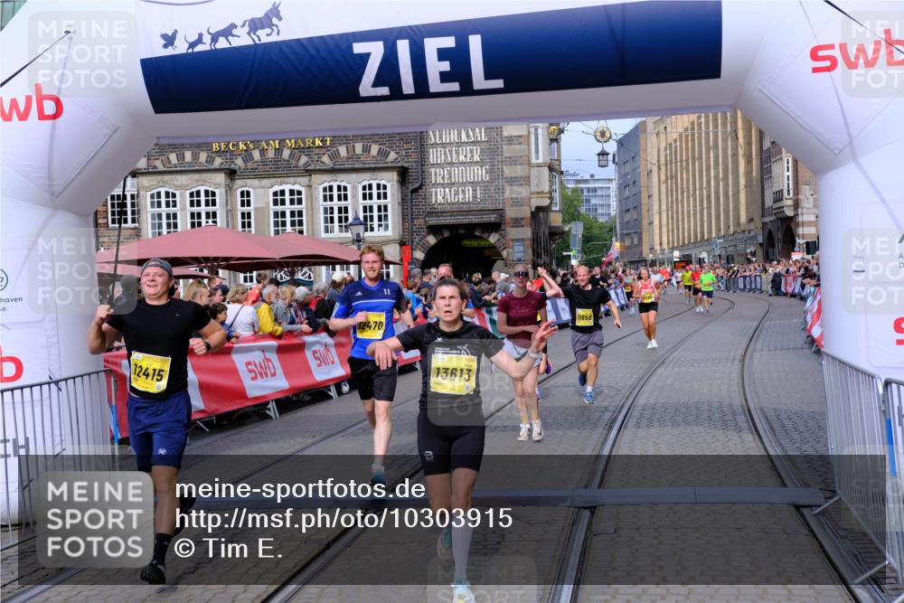 13.09.2026 - 21. swb-Marathon Bremen Tim E. http://msf.ph/oto/10303915 13.09.2026 10:47:24 Ziel 10289, 10744, 11060, 11199, 11212, 11344, 11608, 11650, 11651, 11783, 11814, 12298, 12415, 12470, 13589, 13613 meine-sportfotos.de