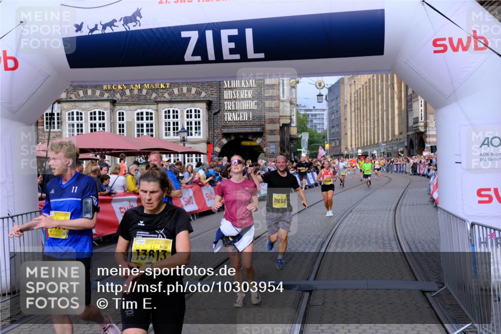 13.09.2026 - 21. swb-Marathon Bremen Tim E. http://msf.ph/oto/10303954 13.09.2026 10:47:26 Ziel 10319, 10744, 11060, 11187, 11212, 11344, 11462, 11608, 11650, 11651, 11814, 12048, 12298, 12415, 12470, 13589, 13613 meine-sportfotos.de