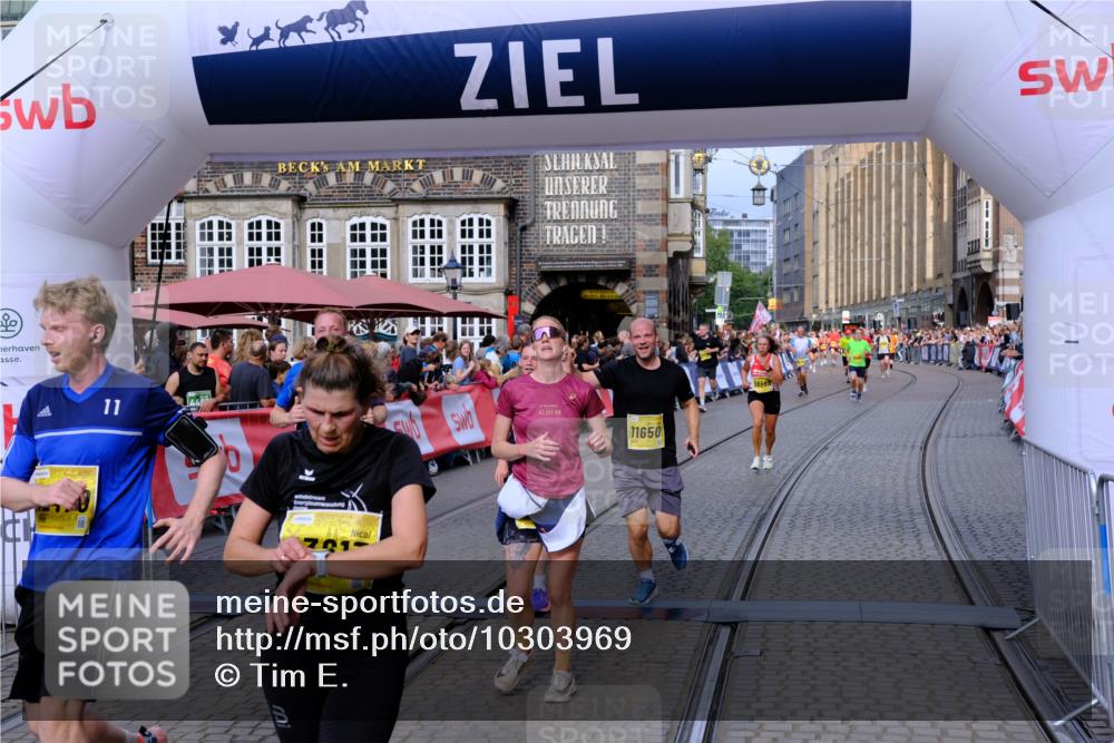 13.09.2026 - 21. swb-Marathon Bremen Tim E. http://msf.ph/oto/10303969 13.09.2026 10:47:26 Ziel 10319, 10744, 11060, 11187, 11212, 11344, 11462, 11608, 11650, 11651, 11814, 12048, 12298, 12415, 12470, 13589, 13613 meine-sportfotos.de
