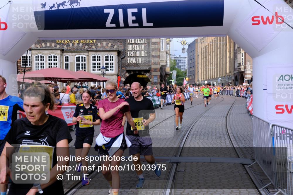 13.09.2026 - 21. swb-Marathon Bremen Tim E. http://msf.ph/oto/10303975 13.09.2026 10:47:27 Ziel 10319, 10744, 11060, 11187, 11344, 11462, 11608, 11650, 11651, 11814, 12048, 12298, 12415, 12470, 13528, 13589, 13613 meine-sportfotos.de