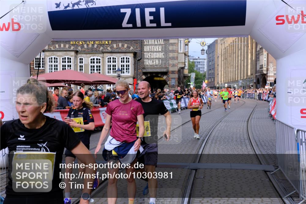 13.09.2026 - 21. swb-Marathon Bremen Tim E. http://msf.ph/oto/10303981 13.09.2026 10:47:27 Ziel 10319, 10744, 11060, 11187, 11344, 11462, 11608, 11650, 11651, 11814, 12048, 12298, 12415, 12470, 13528, 13589, 13613 meine-sportfotos.de