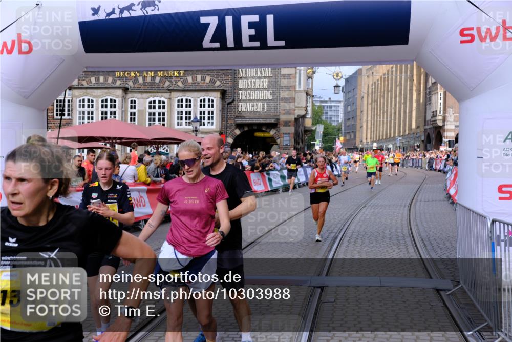 13.09.2026 - 21. swb-Marathon Bremen Tim E. http://msf.ph/oto/10303988 13.09.2026 10:47:27 Ziel 10319, 10744, 11060, 11187, 11344, 11462, 11608, 11650, 11651, 11814, 12048, 12298, 12415, 12470, 13528, 13589, 13613 meine-sportfotos.de