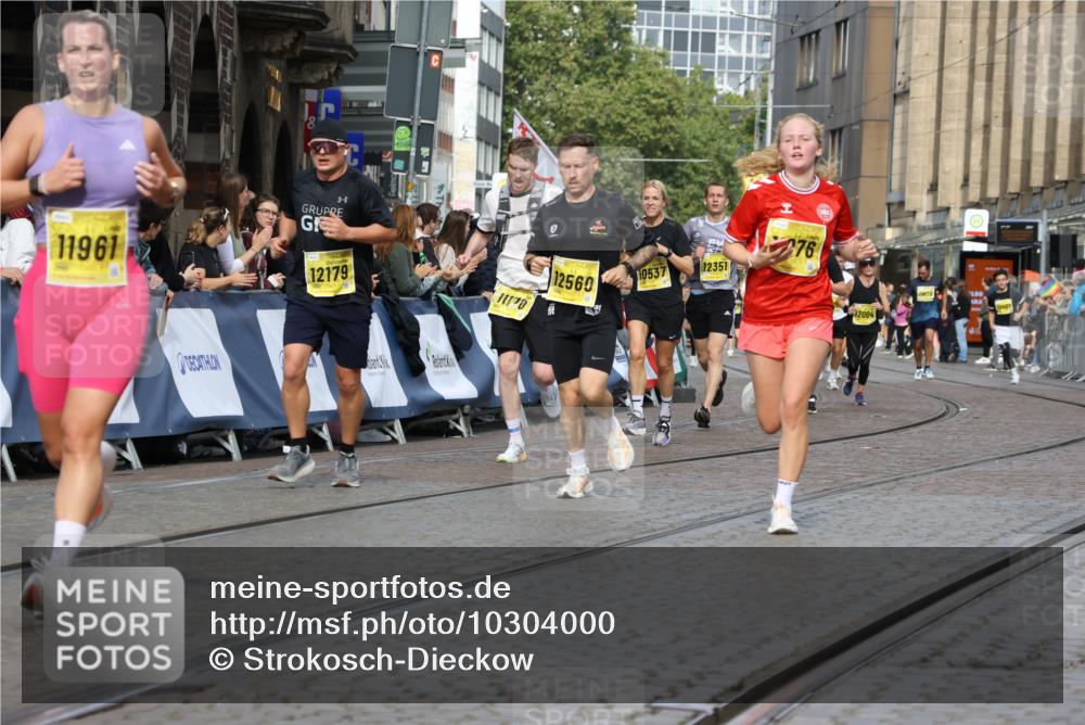 13.09.2026 - 21. swb-Marathon Bremen Strokosch-Dieckow http://msf.ph/oto/10304000 13.09.2026 10:50:57 Ziel 10267, 10525, 10764, 10840, 11220, 11276, 11664, 11742, 11753, 11774, 12052, 12070, 12078, 12309, 12447, 12488, 13544, 10200, 10471, 10515, 10808, 11339, 11537, 11625, 11626, 11801, 12303, 12407, 12552 meine-sportfotos.de