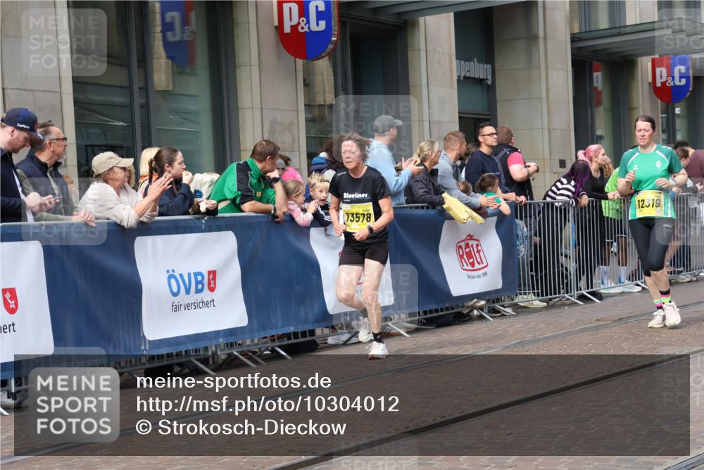 13.09.2026 - 21. swb-Marathon Bremen Strokosch-Dieckow http://msf.ph/oto/10304012 13.09.2026 10:52:08 Ziel 10761, 10812, 10958, 11109, 11350, 11371, 11604, 11605, 11610, 11669, 12319, 12361, 12439, 12533, 13578, 10183, 10218, 10588, 10641, 11277, 11285, 11376, 11487, 11555, 11685, 11777, 11784, 11869, 11877, 11962, 12349 meine-sportfotos.de
