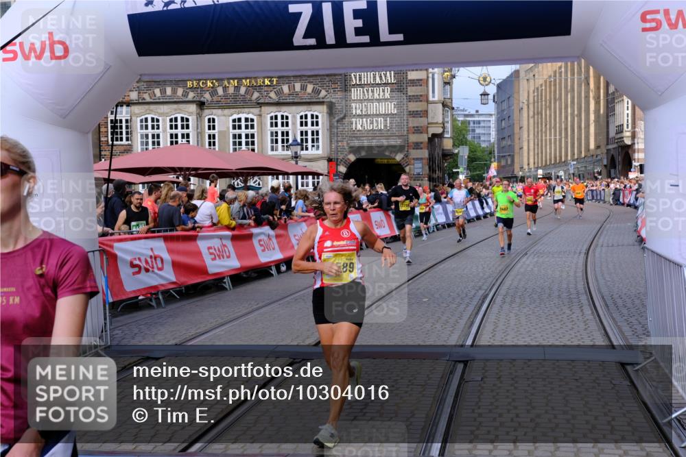 13.09.2026 - 21. swb-Marathon Bremen Tim E. http://msf.ph/oto/10304016 13.09.2026 10:47:29 Ziel 10319, 10744, 11060, 11187, 11344, 11462, 11650, 11651, 11814, 12048, 12298, 12415, 12470, 13528, 13545, 13589, 13613 meine-sportfotos.de