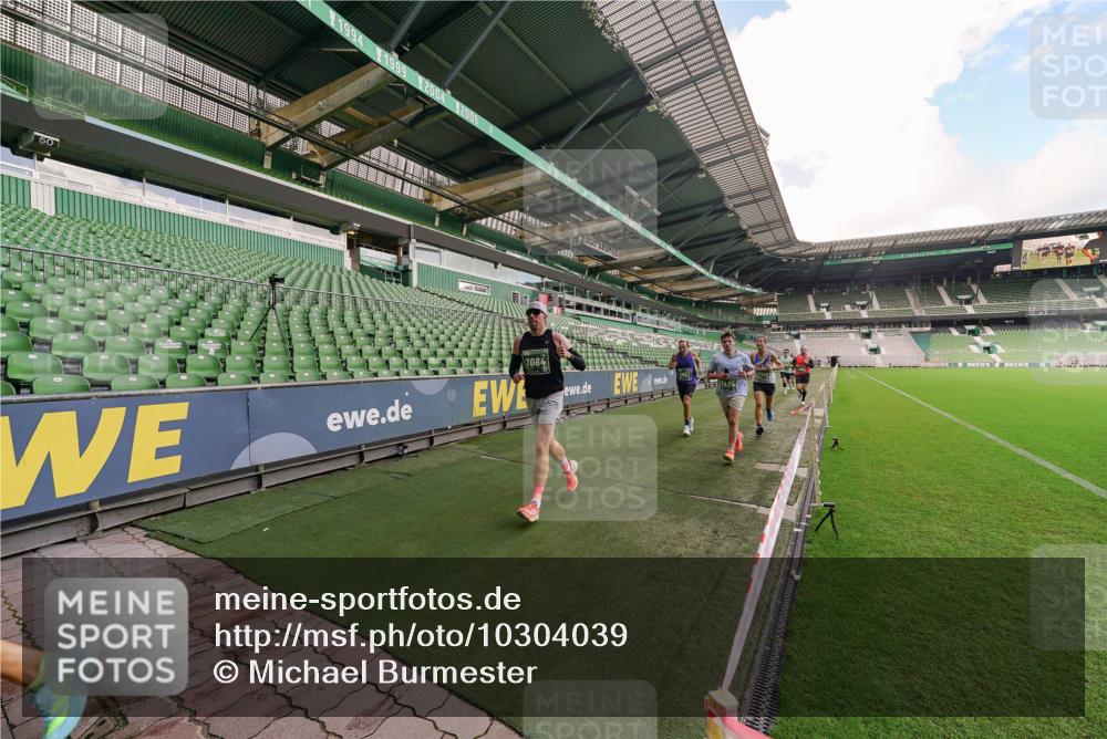 13.09.2026 - 21. swb-Marathon Bremen Michael Burmester http://msf.ph/oto/10304039 13.09.2026 12:48:17 Laufen im Stadion 382, 384, 524, 572, 621, 826, 868, 889, 1349, 1554, 1872, 1925, 2266, 2287, 2538, 2605, 2646, 2844, 2956, 3110, 3118, 3127, 3197, 3242, 3276, 3284, 3297, 3424, 3466, 3520, 3794, 3910, 4025, 4082, 4239, 4614, 4712, 4729, 4732, 4808, 4898, 4992, 5424, 5517, 5725, 5803, 5976, 6025, 6058, 6692, 6708, 6784, 6951, 7064, 7102, 7399, 7538, 7636, 7803, 7814, 7871, 7876, 8060, 8611, 8621, 8706, 8877, 8973, 8980, 8981, 9010, 9035, 9061, 9429, 9689, 9918 meine-sportfotos.de