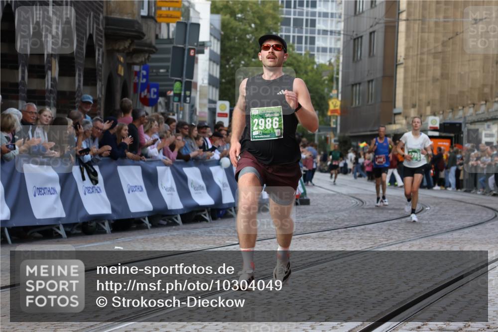 13.09.2026 - 21. swb-Marathon Bremen Strokosch-Dieckow http://msf.ph/oto/10304049 13.09.2026 12:57:27 Ziel 365, 573, 850, 3368, 5912, 6201, 919, 4795 meine-sportfotos.de