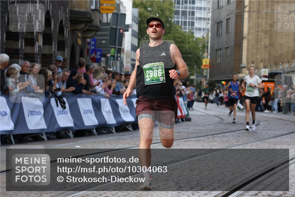 13.09.2026 - 21. swb-Marathon Bremen Strokosch-Dieckow http://msf.ph/oto/10304063 13.09.2026 12:57:27 Ziel 365, 573, 850, 3368, 5912, 6201, 919, 4795 meine-sportfotos.de